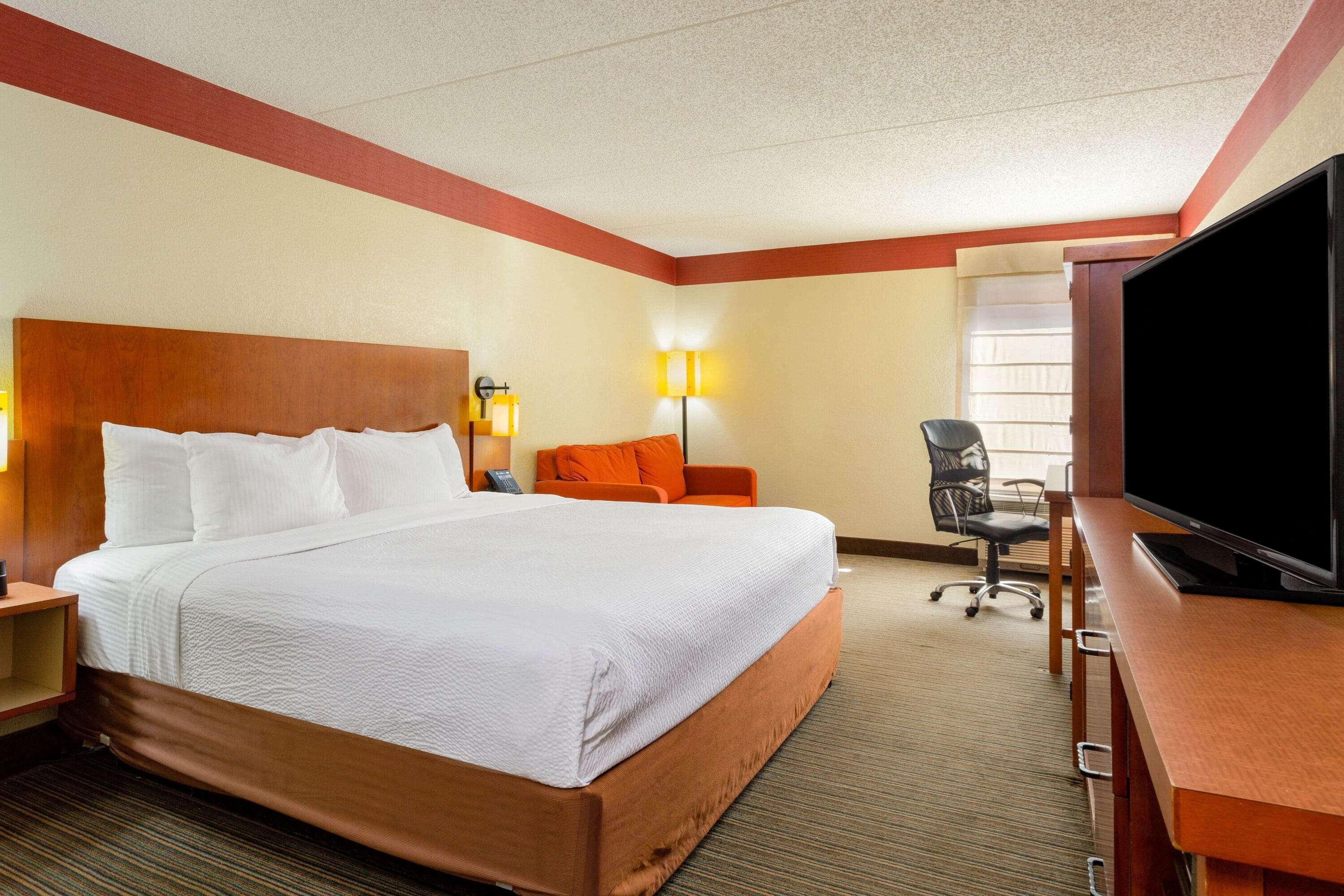 Clt Airport Inn & Suites Шарлотт Экстерьер фото
