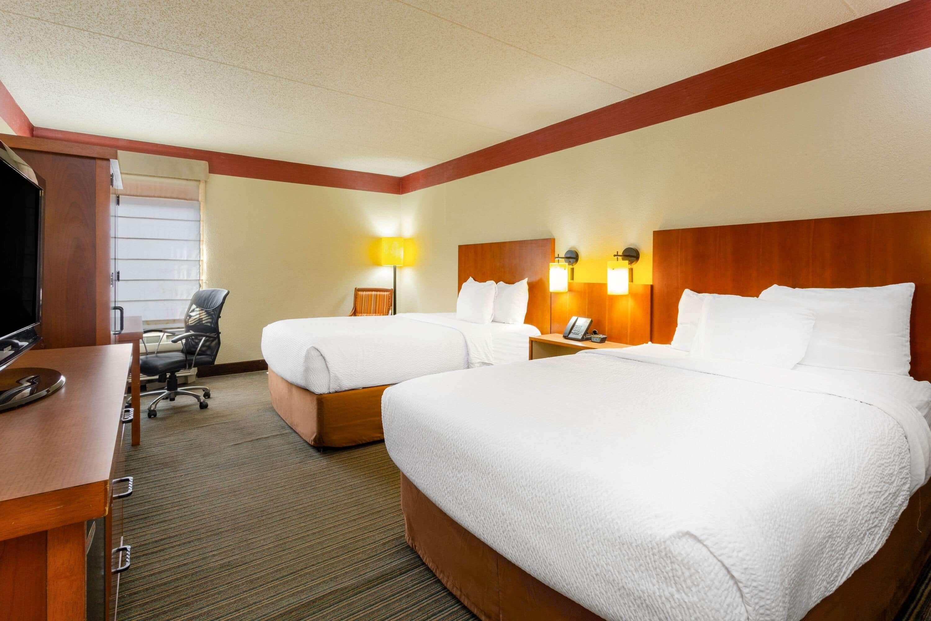 Clt Airport Inn & Suites Шарлотт Экстерьер фото