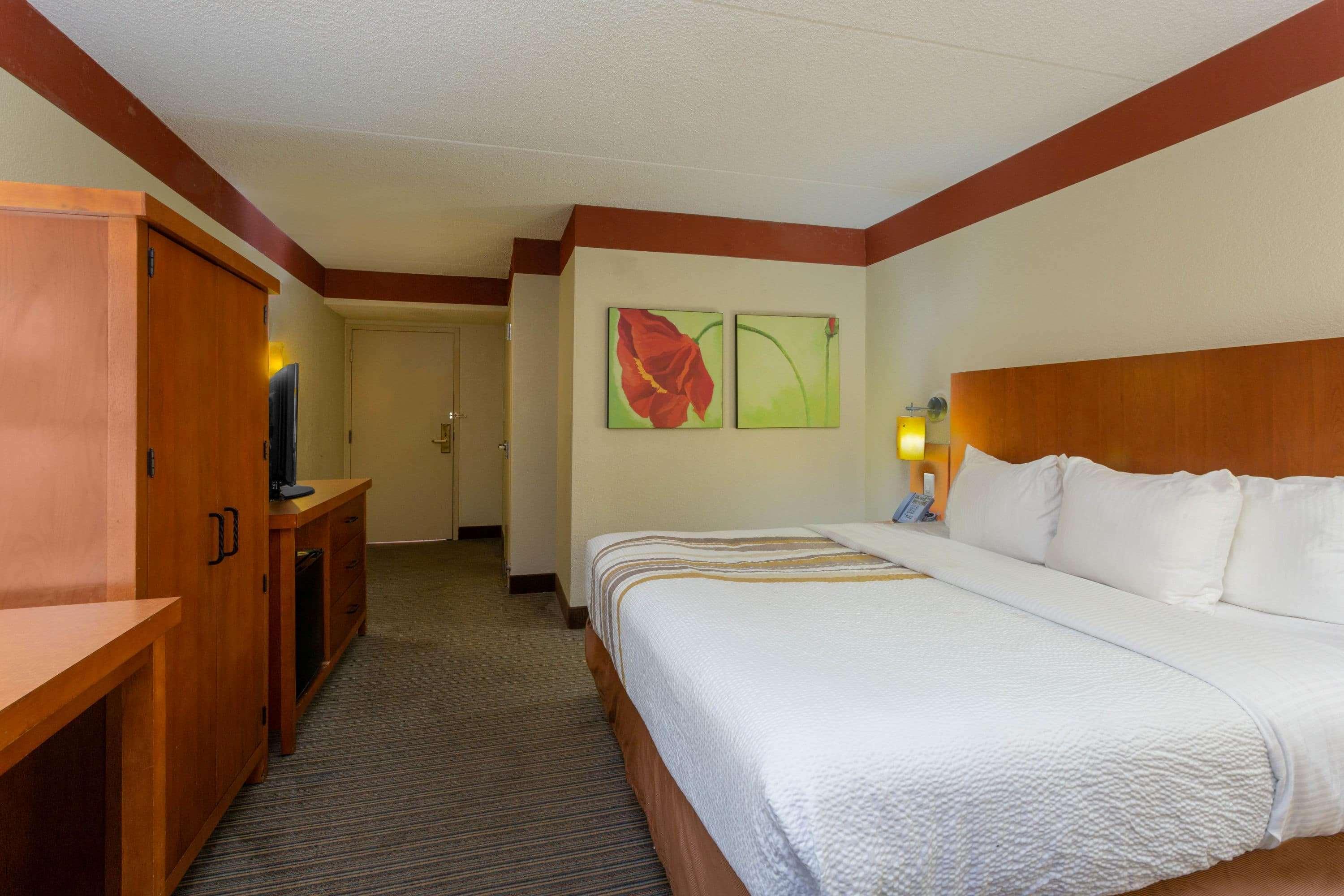 Clt Airport Inn & Suites Шарлотт Экстерьер фото
