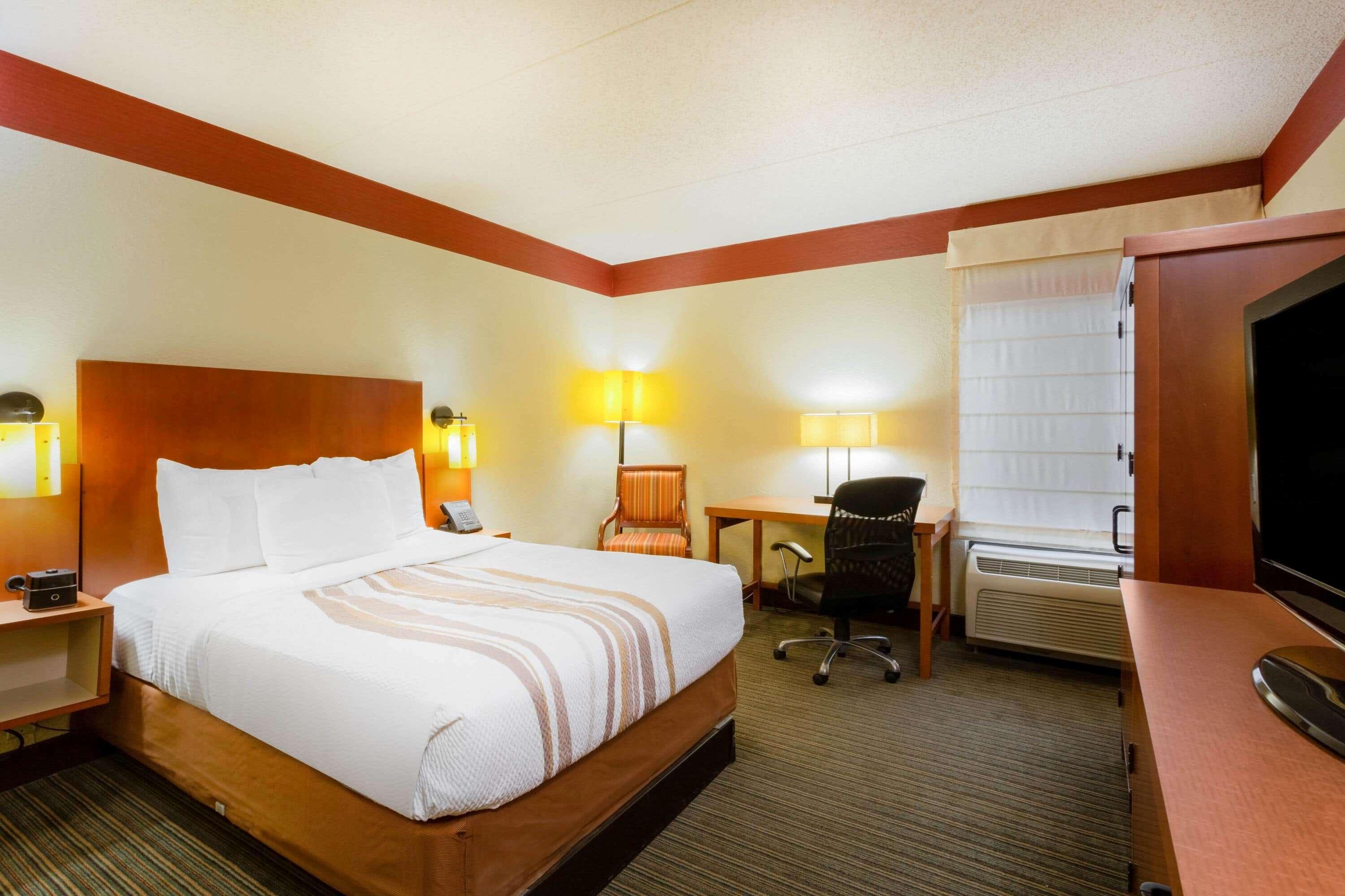 Clt Airport Inn & Suites Шарлотт Экстерьер фото