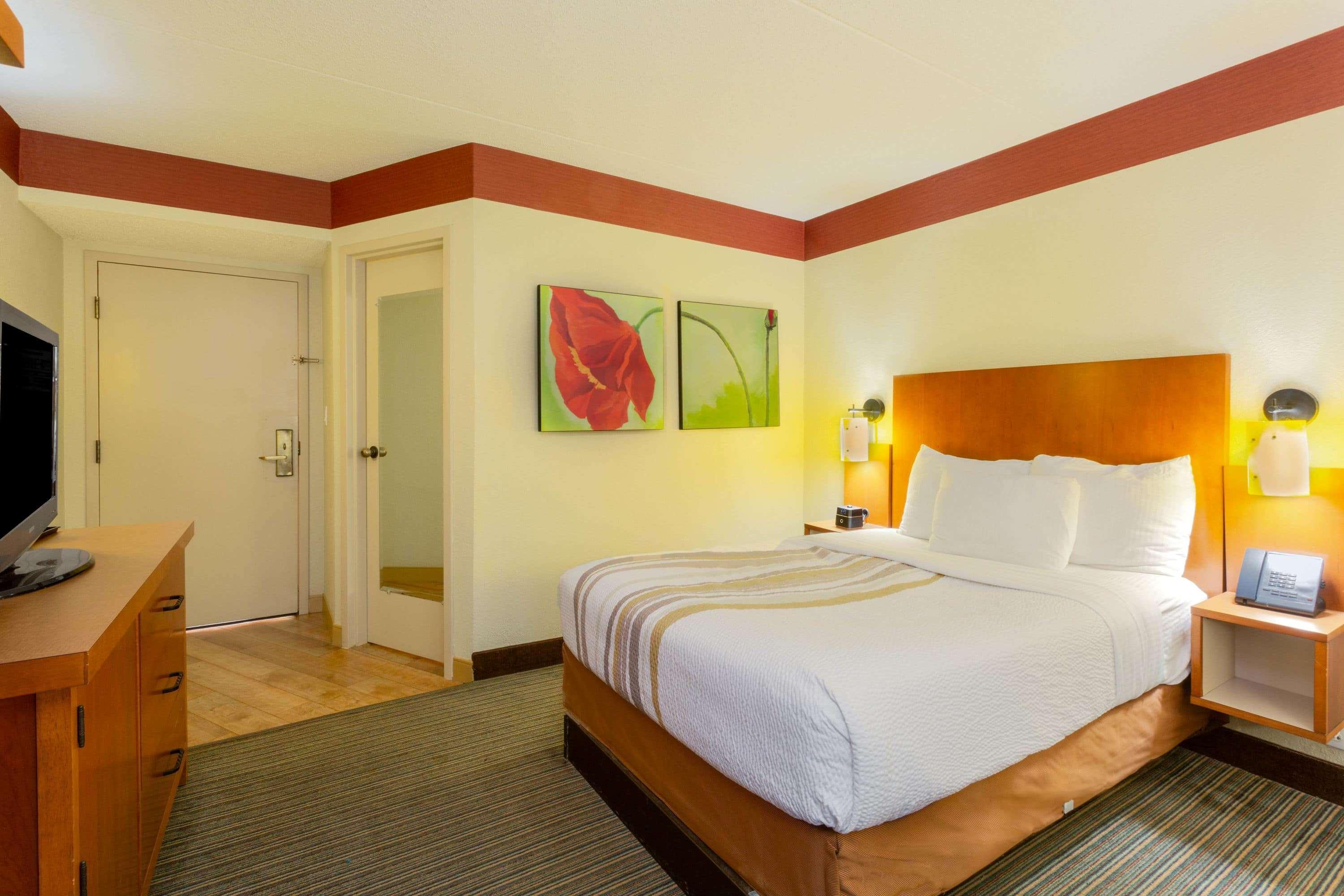Clt Airport Inn & Suites Шарлотт Экстерьер фото