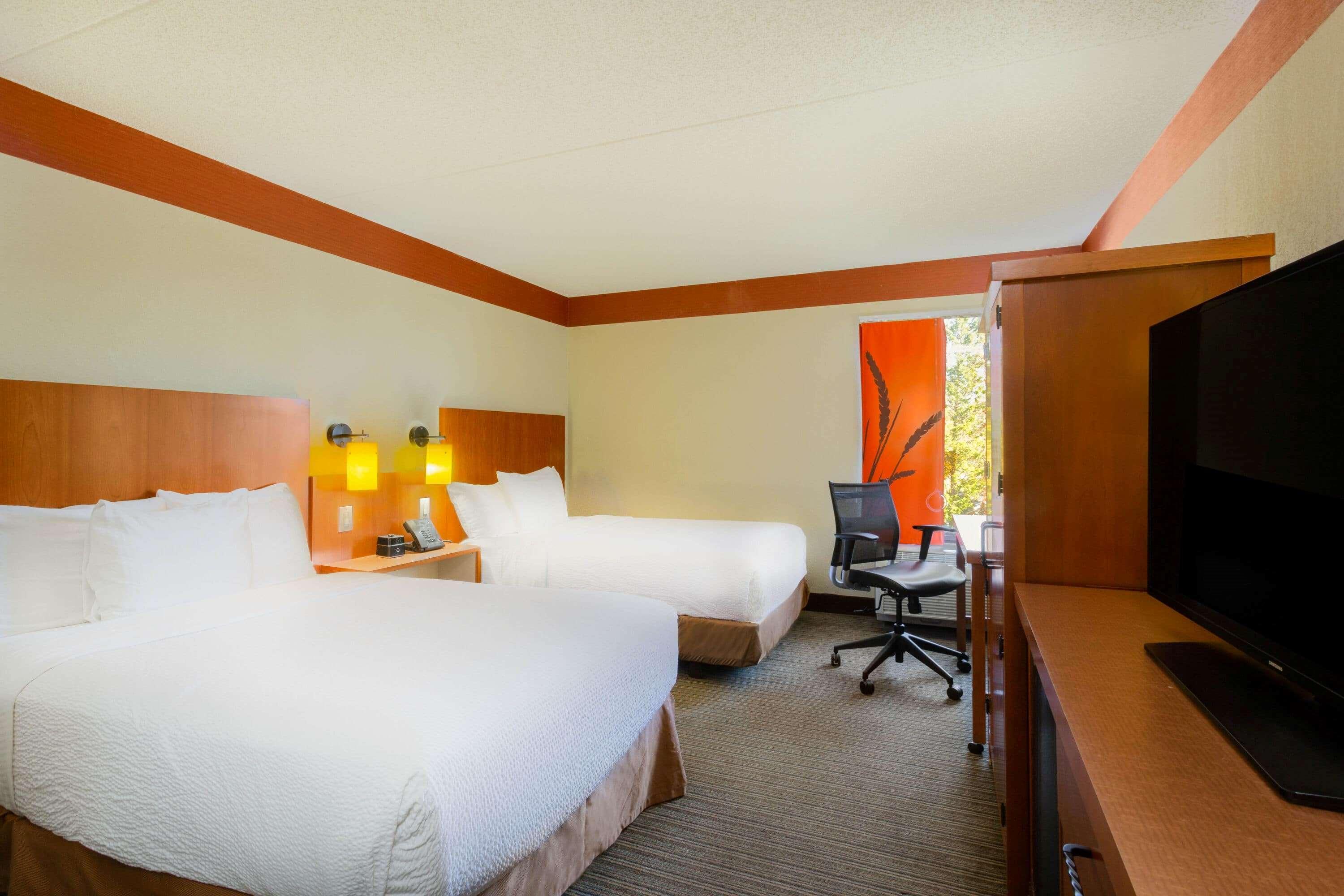 Clt Airport Inn & Suites Шарлотт Экстерьер фото