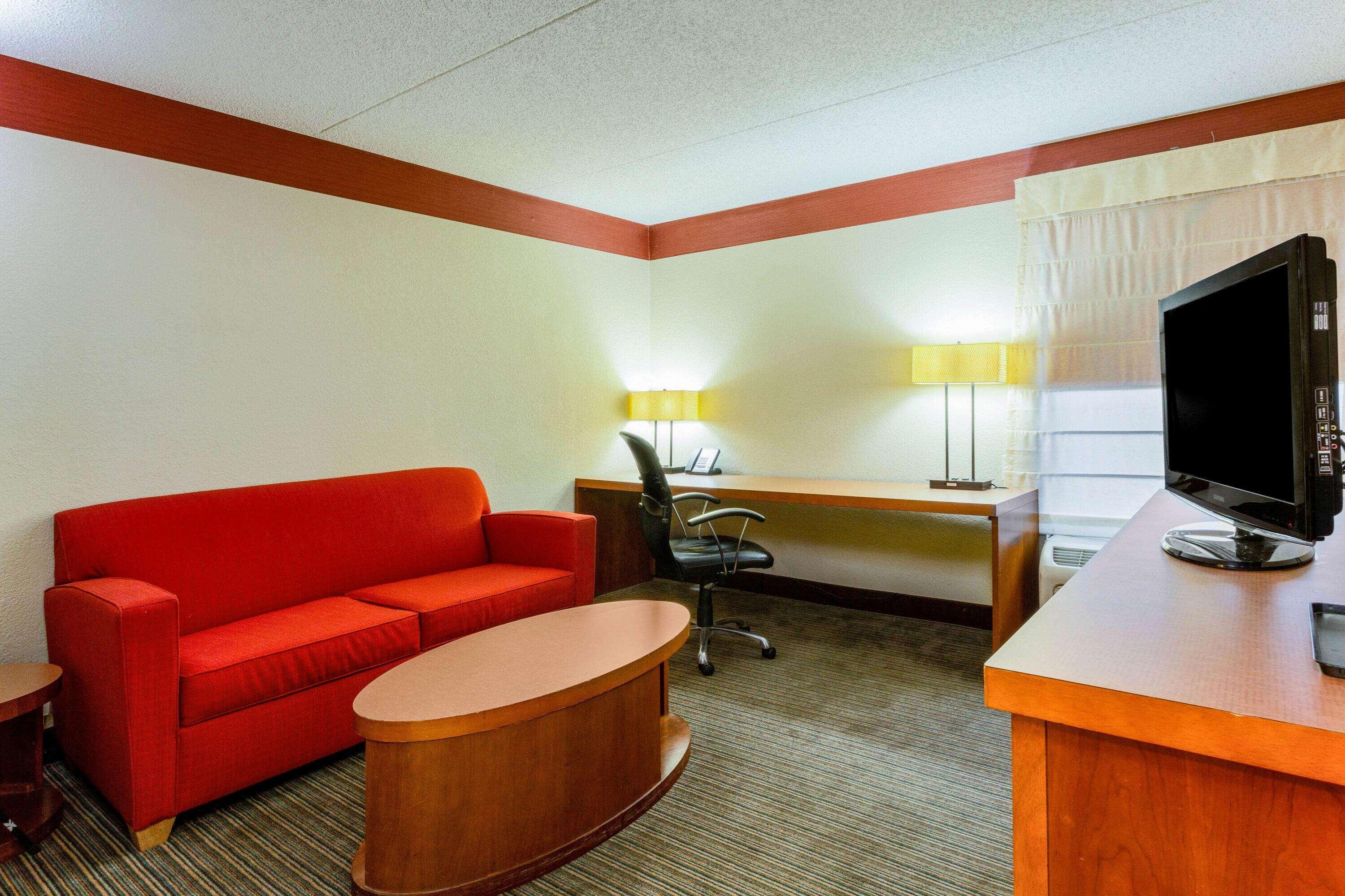 Clt Airport Inn & Suites Шарлотт Экстерьер фото