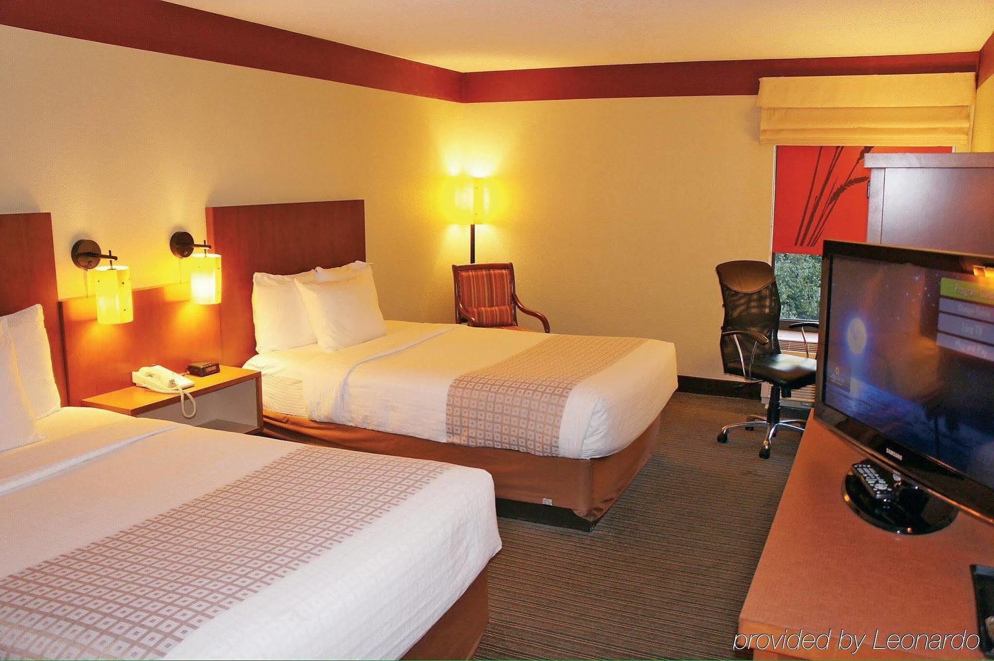 Clt Airport Inn & Suites Шарлотт Экстерьер фото