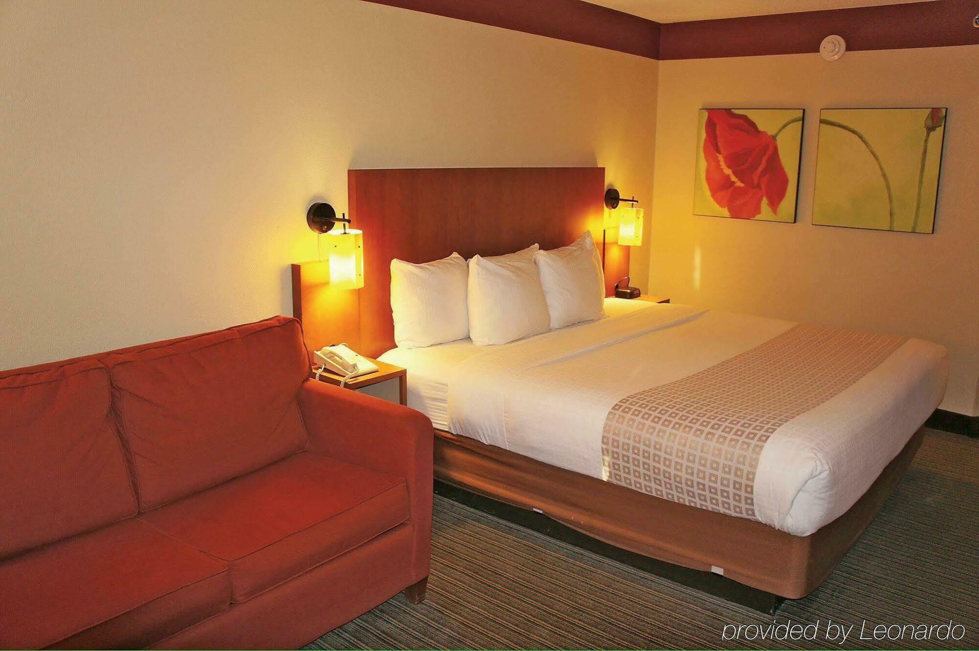 Clt Airport Inn & Suites Шарлотт Экстерьер фото