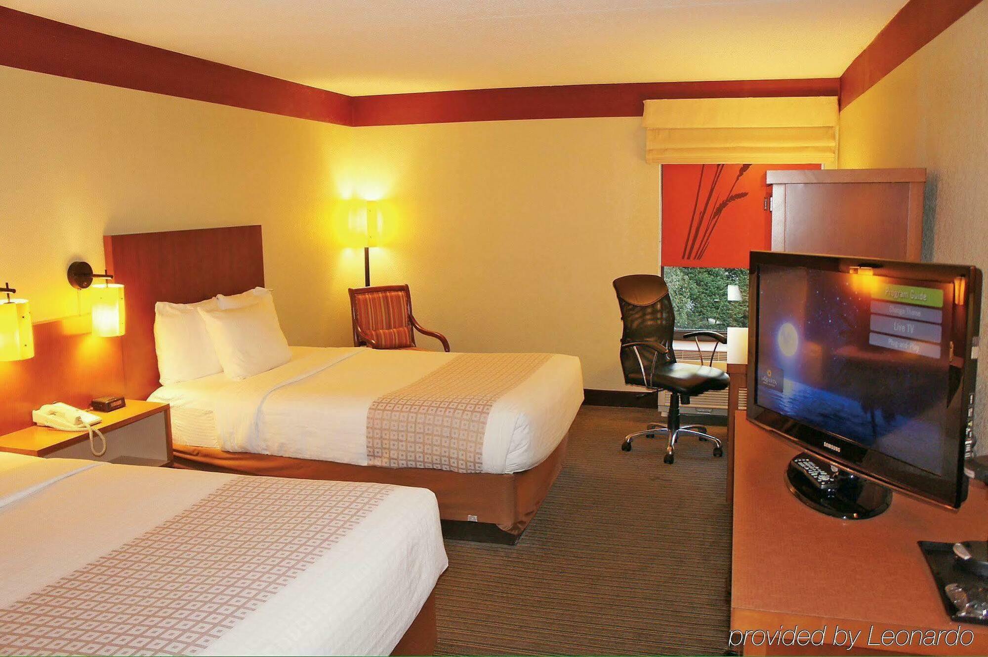 Clt Airport Inn & Suites Шарлотт Экстерьер фото