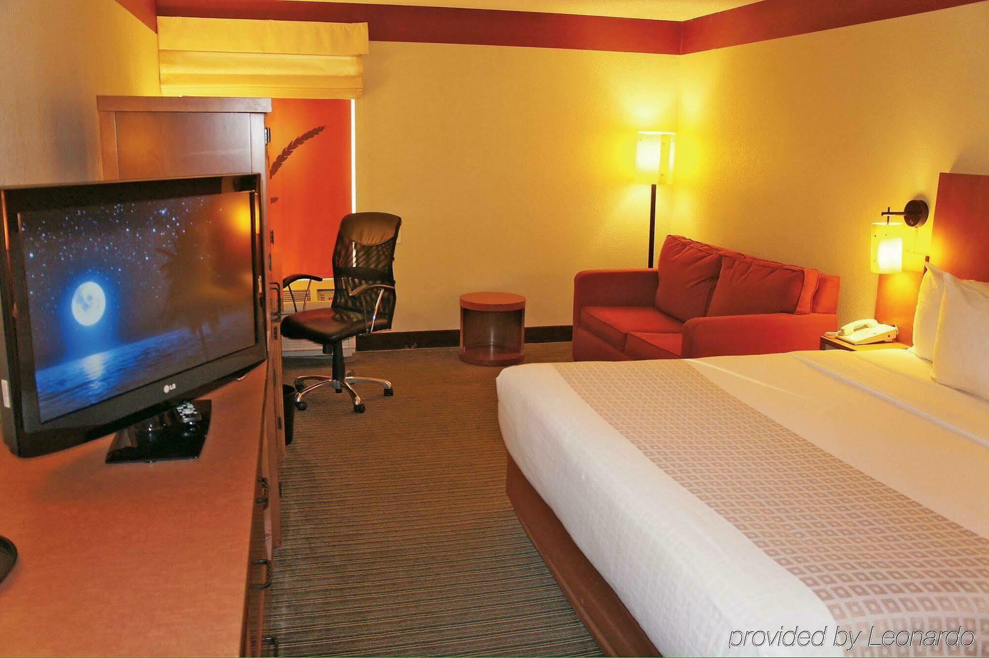 Clt Airport Inn & Suites Шарлотт Экстерьер фото