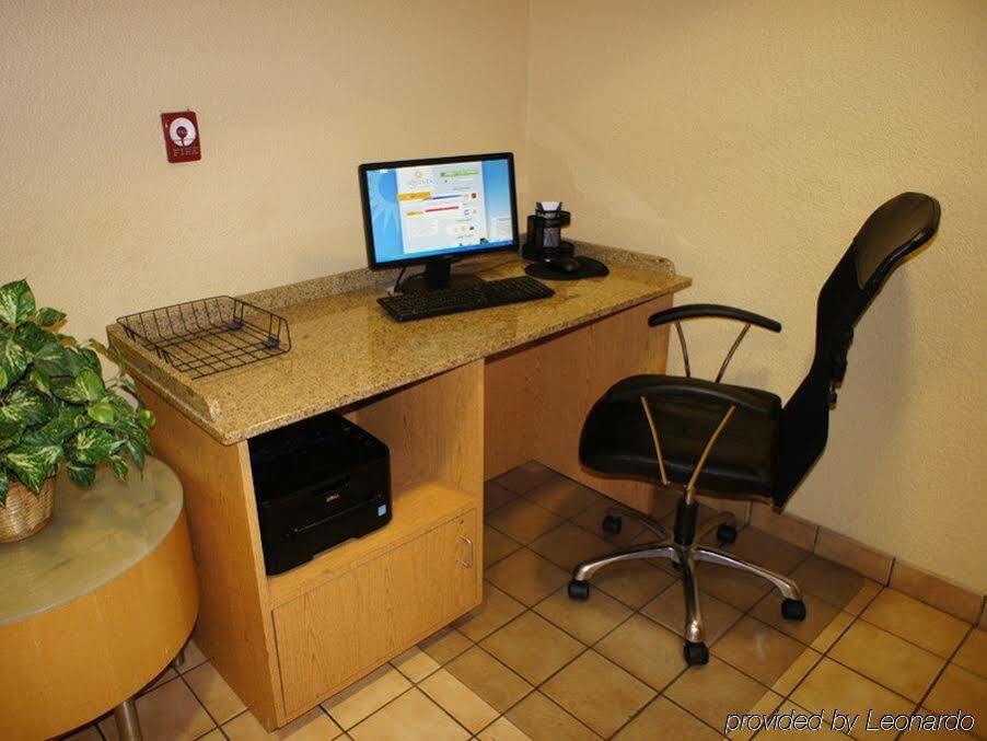 Clt Airport Inn & Suites Шарлотт Экстерьер фото