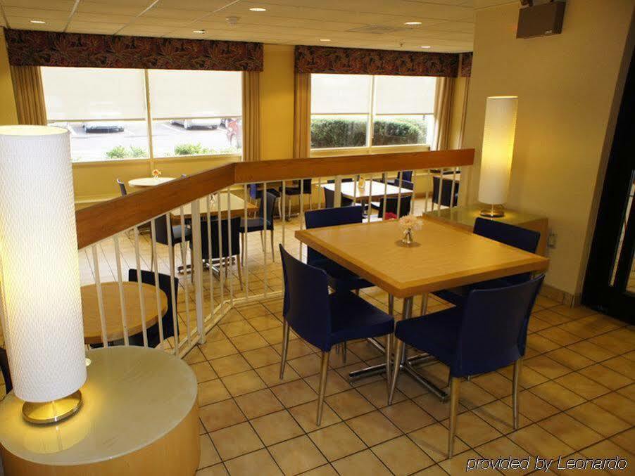 Clt Airport Inn & Suites Шарлотт Экстерьер фото