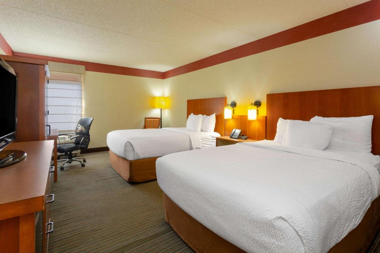 Clt Airport Inn & Suites Шарлотт Экстерьер фото