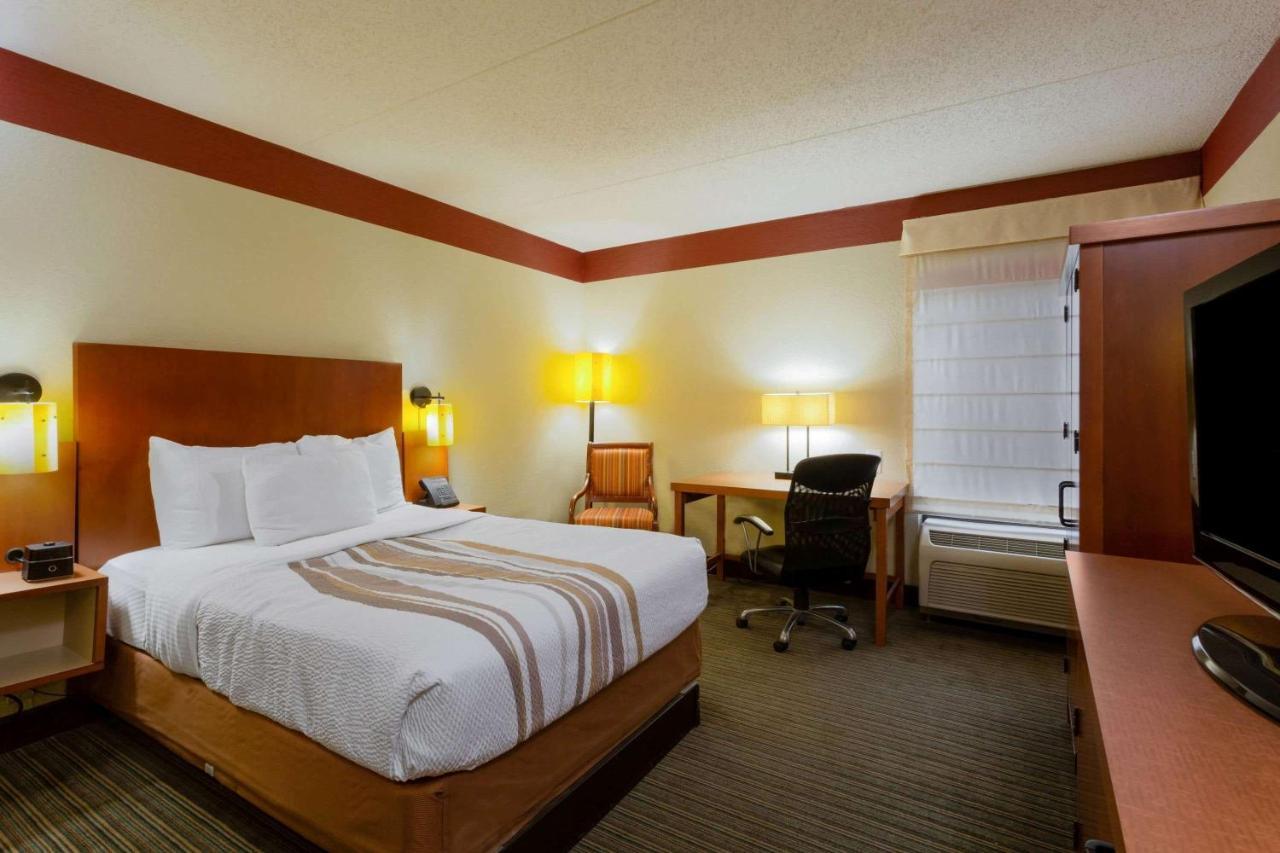 Clt Airport Inn & Suites Шарлотт Экстерьер фото